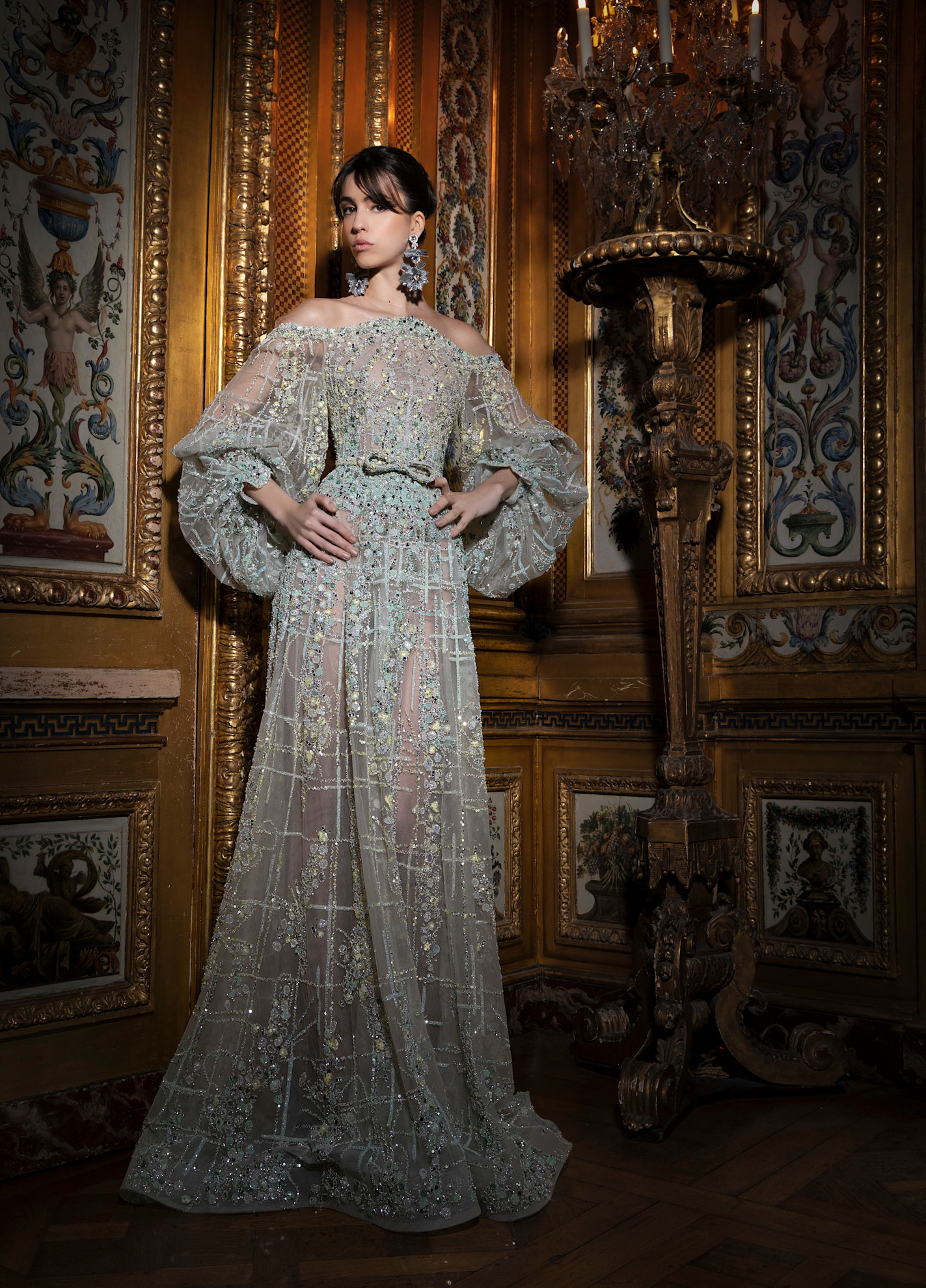 فستان من زياد نكد يتميز بتصميم الأكمام الواسعة