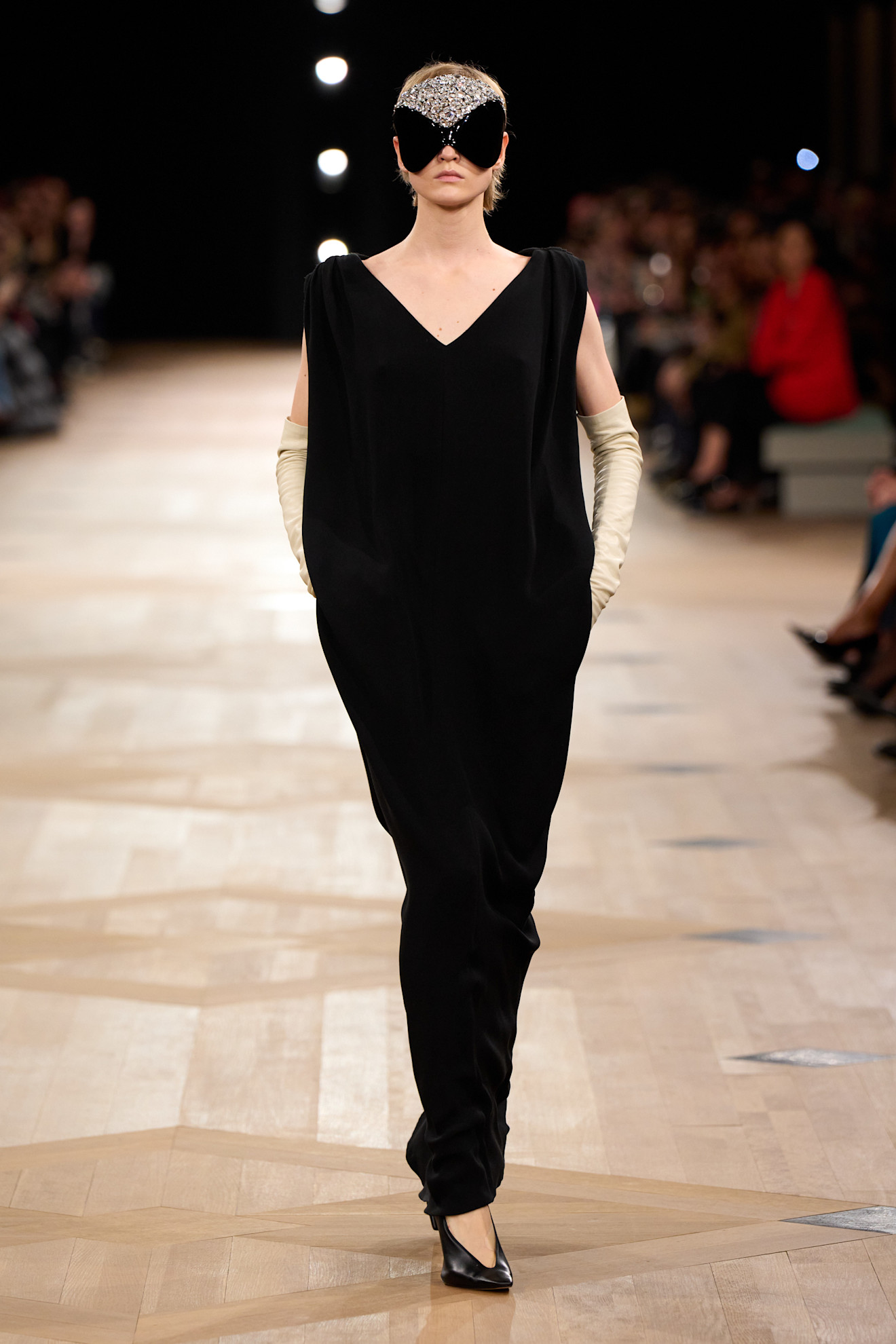 فستان من مجموعة الأزياء الجاهزة لربيع وصيف 2026 من Balenciaga