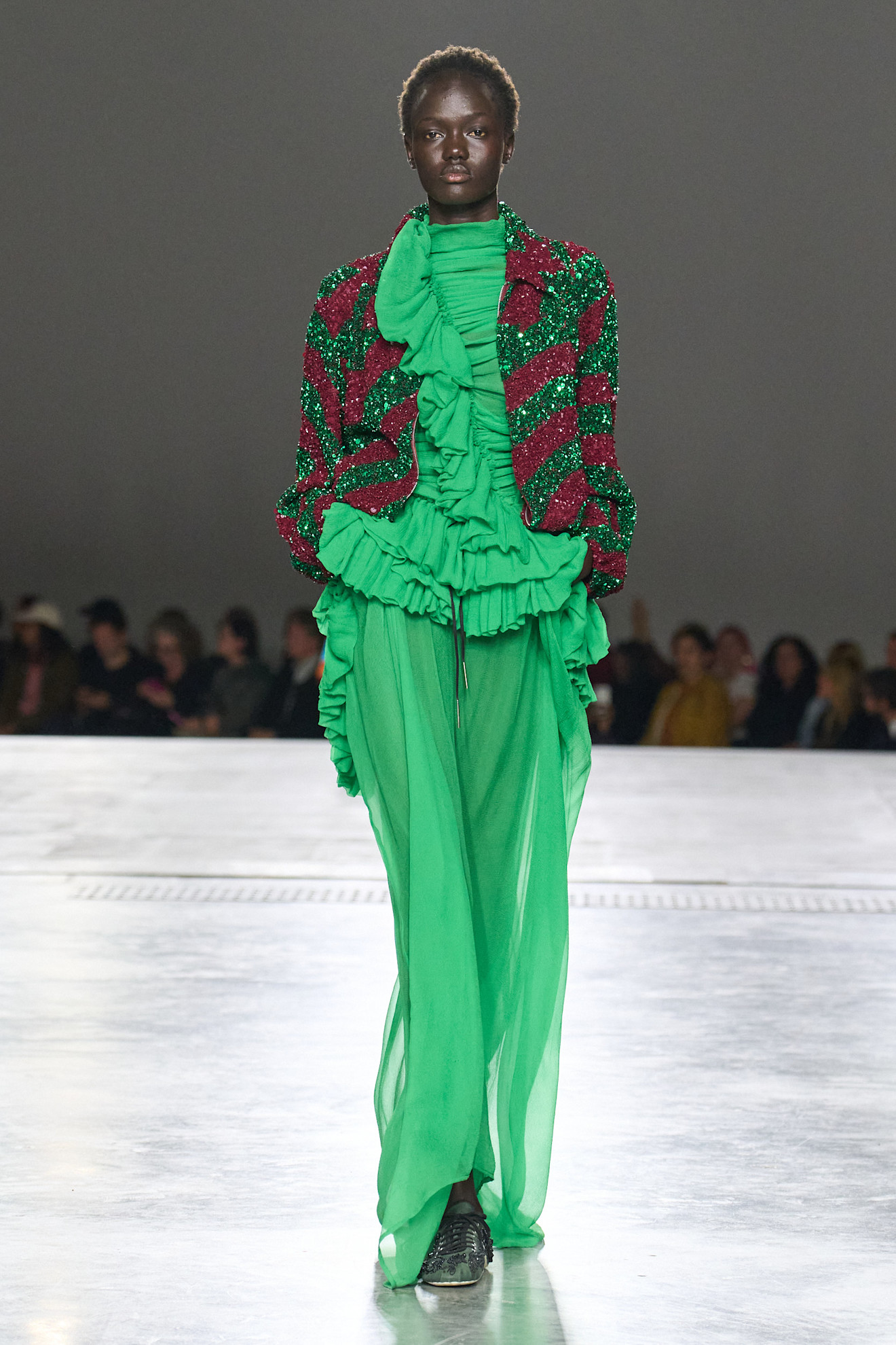 فستان من مجموعة الأزياء الجاهزة لربيع وصيف 2026 من Dries Van Noten