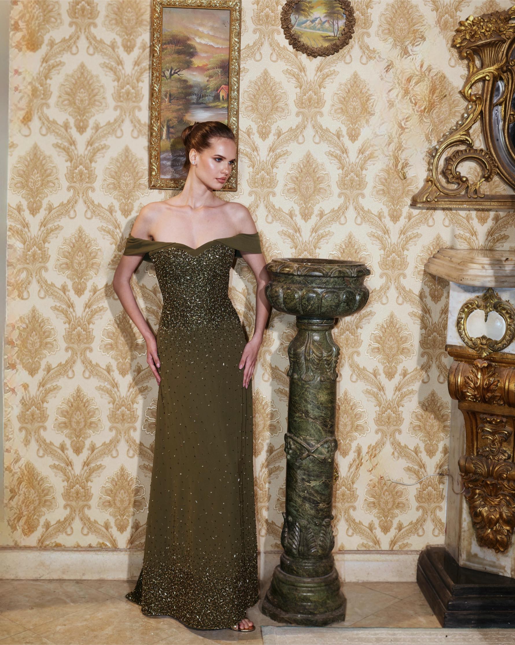 فستان من مجموعة Poise Collection من KHAWLA ALAIBAN