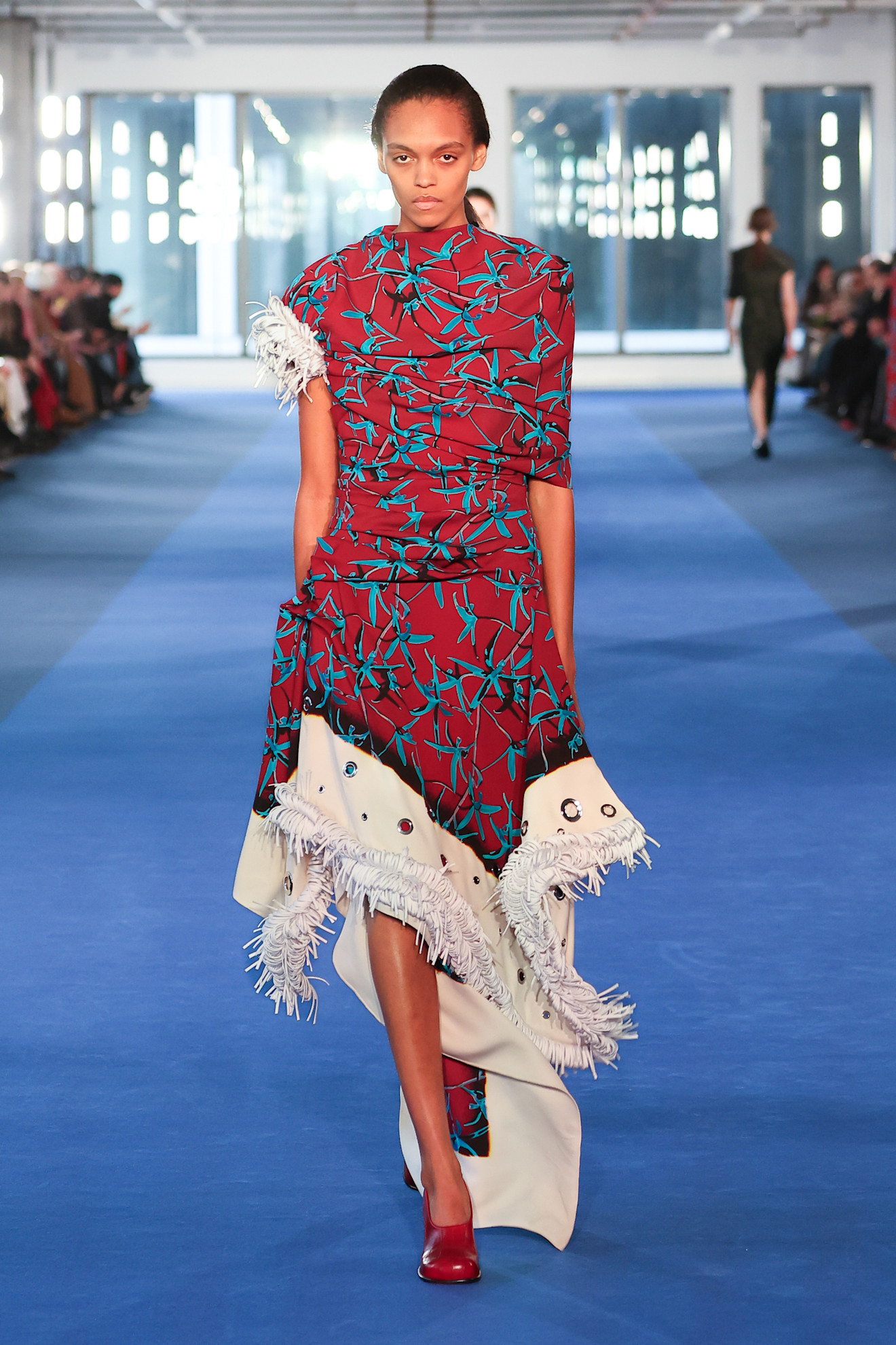 فستان من Proenza Schouler من مجموعة الأزياء الجاهزة لخريف وشتاء 2026-2027