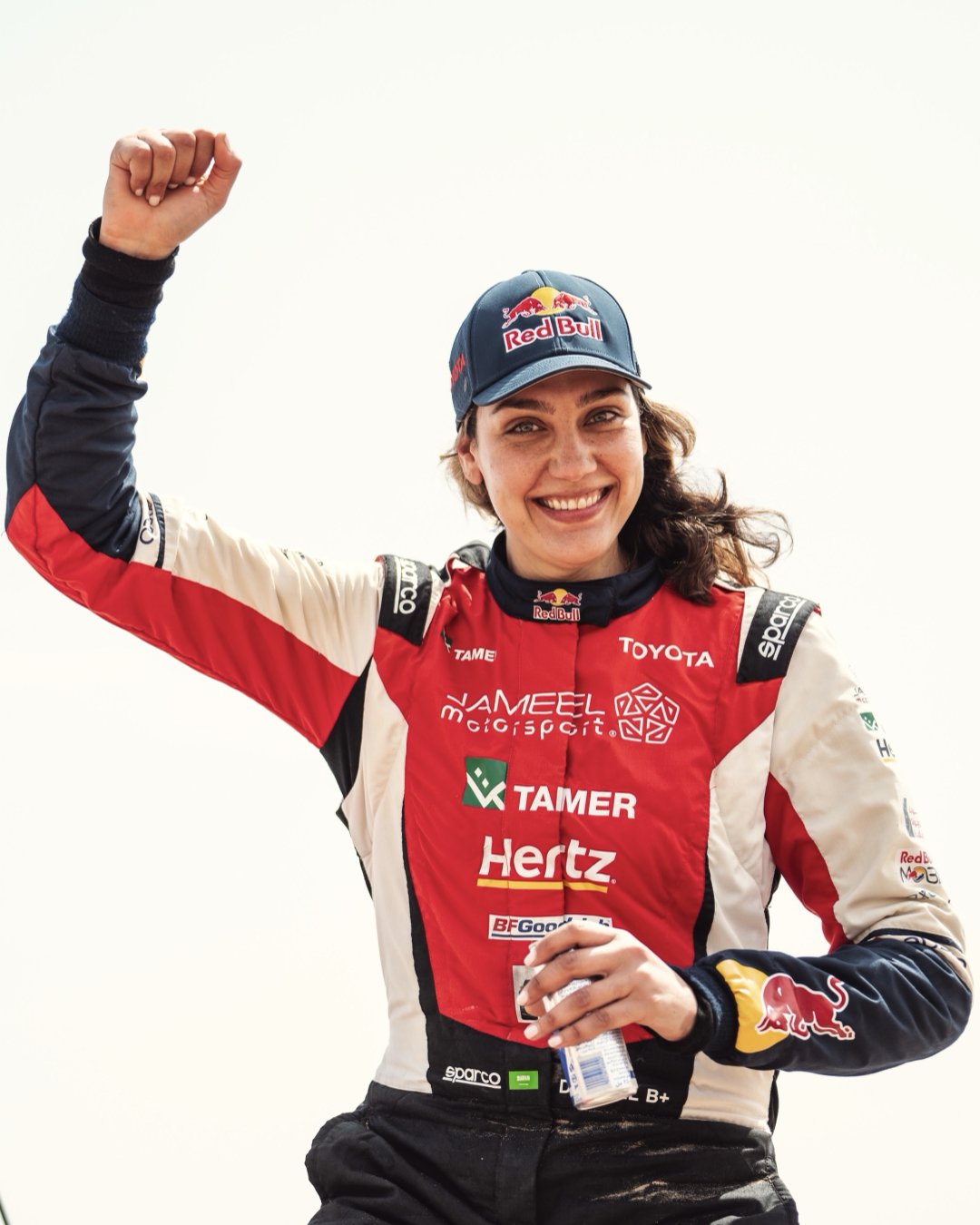 فصل جديد من فصول التاريخ تكتبه سائقة الراليات السعودية دانية عقيل