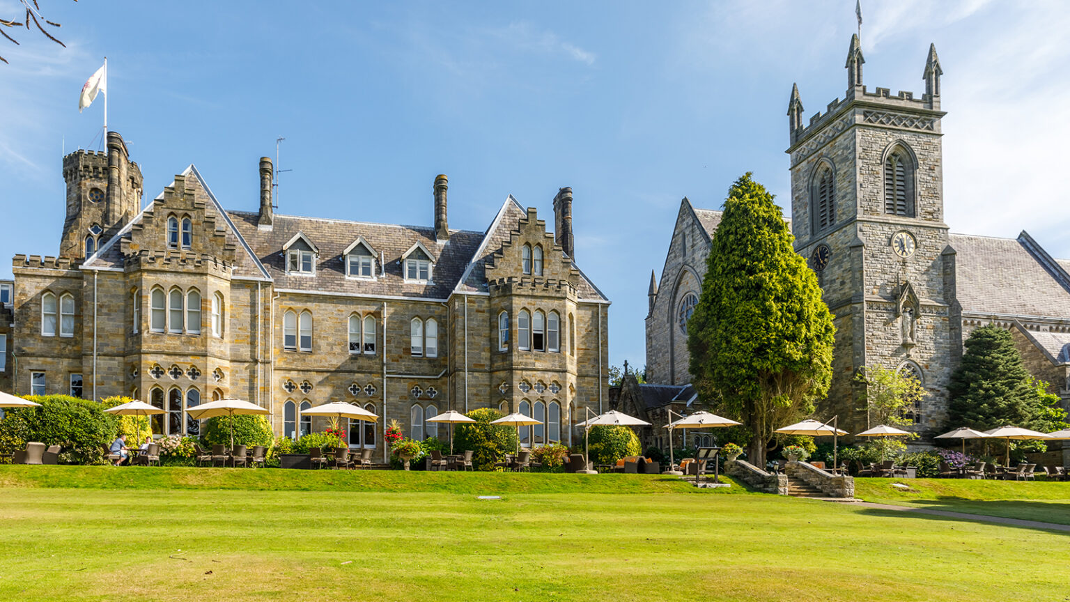 فندق ونادي آشداون بارك الريفي Ashdown Park Hotel and Country Club، شرق ساسكس، بريطانيا