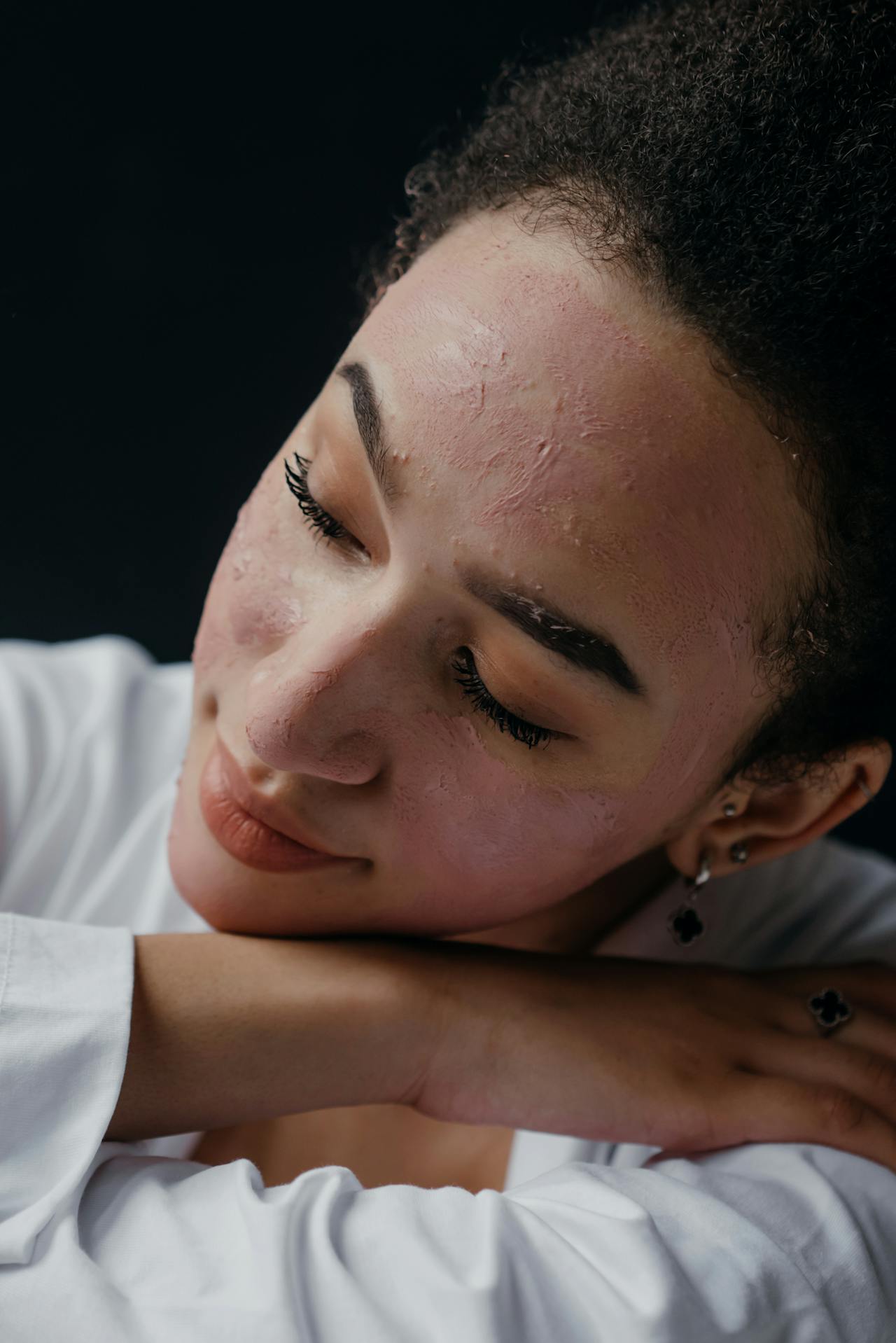 فوائد الطماطم للبشرة الدهنية بتطبيق وصفاتها الطبيعية باستمرار