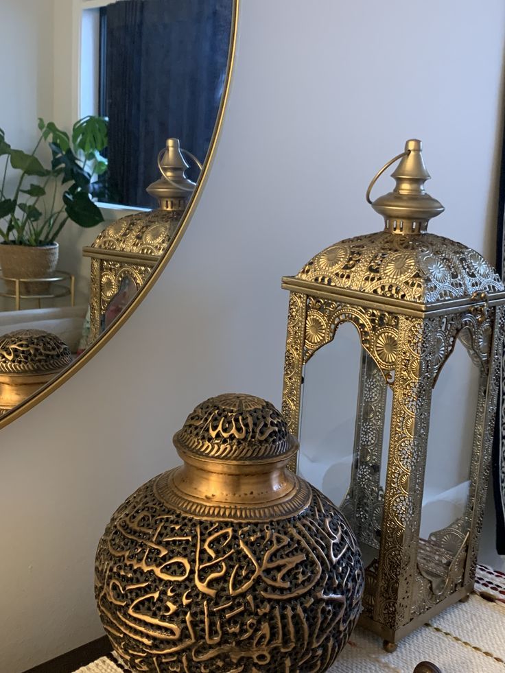 فوانيس معدنية شرقية التصميم