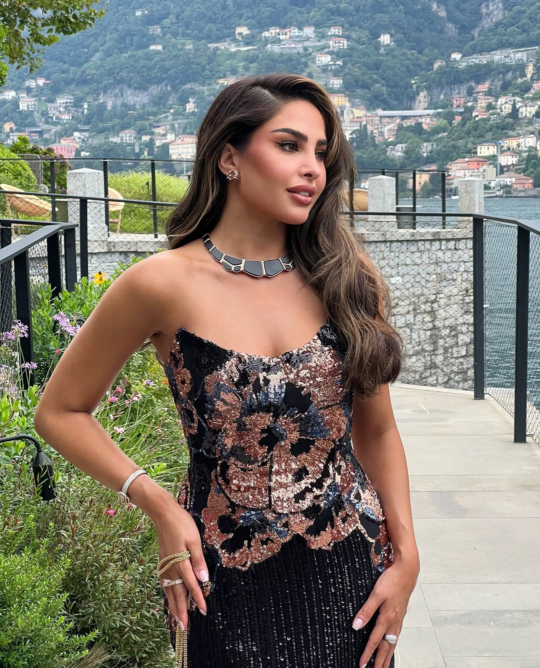 كارول سماحة بالمناكير الأبيض