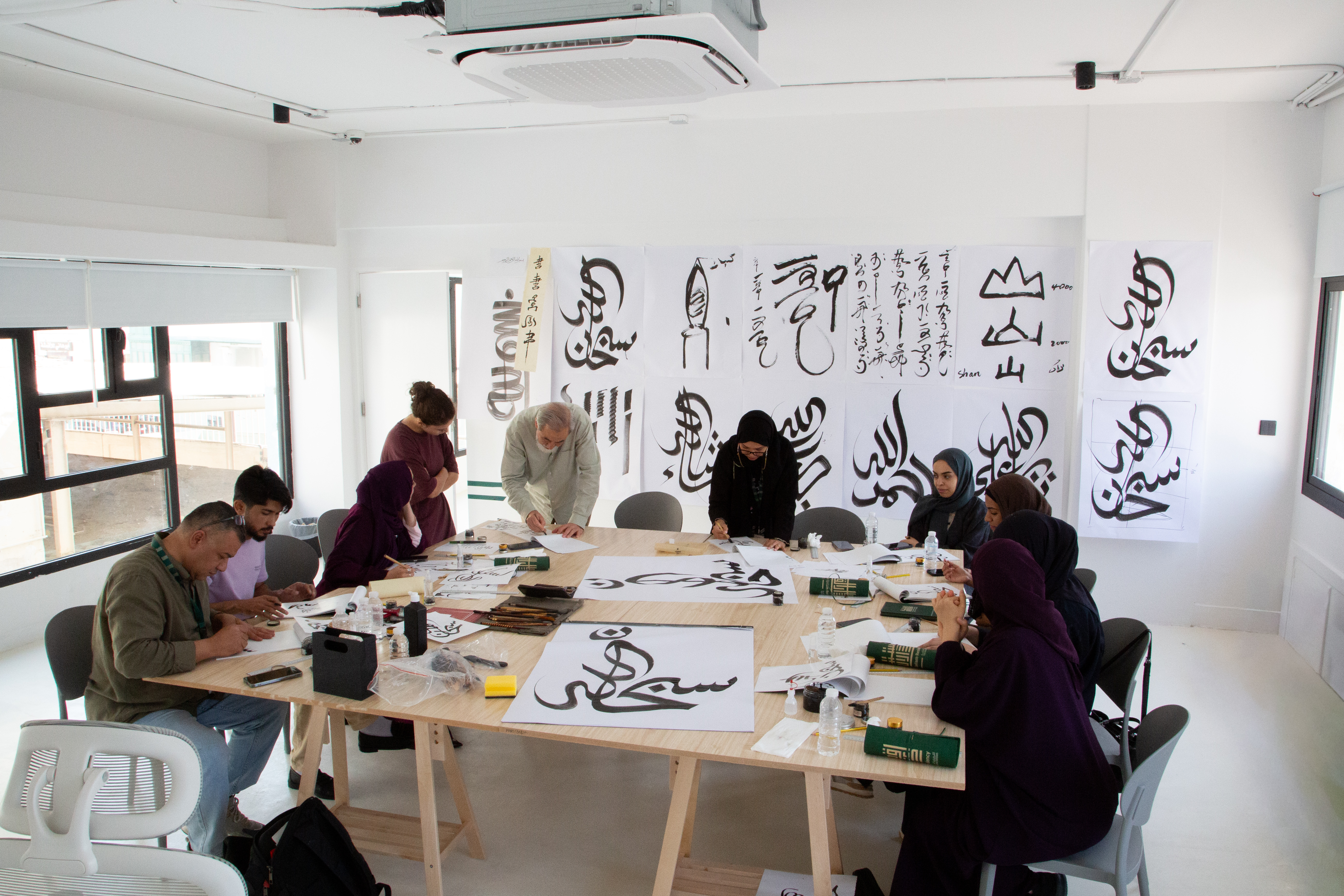 في الاستوديو المفتوح… الحرف يتنفس ويبوح بأسراره