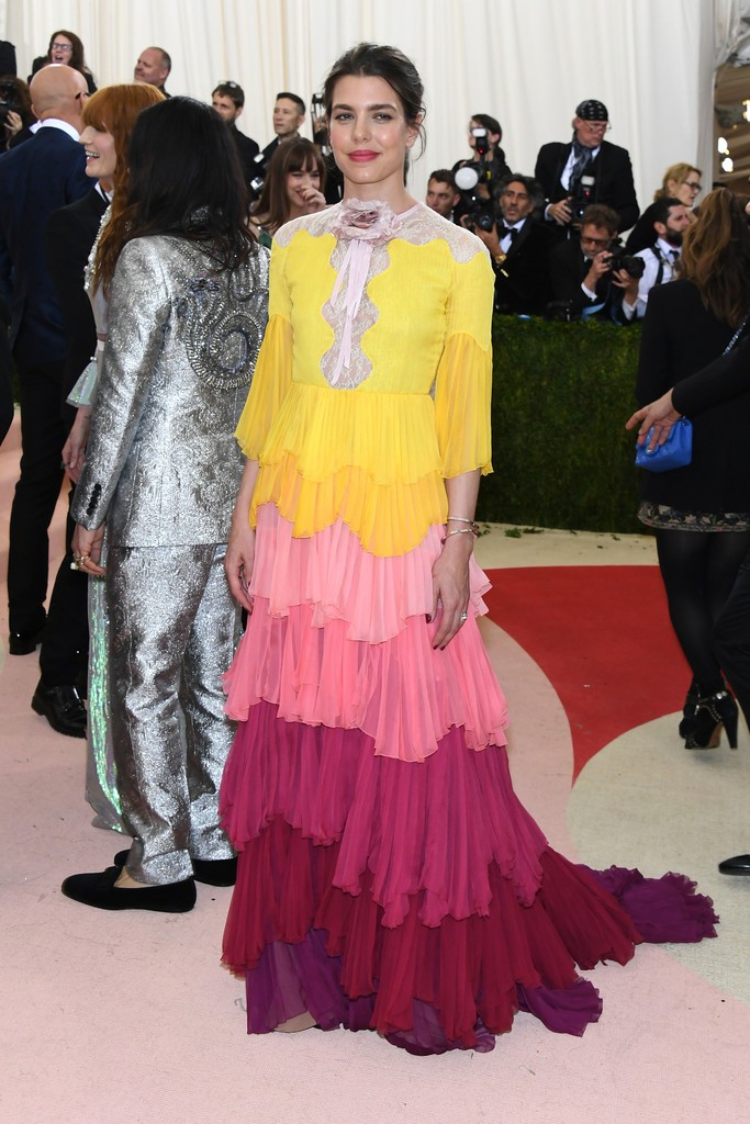 في عام 2016، حضرت شارلوت Met Gala في فستان Gucci