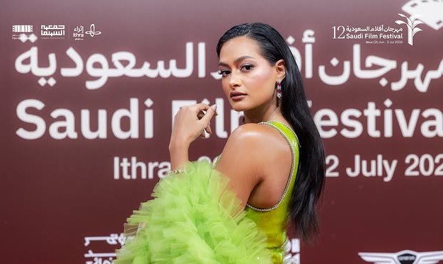 في فؤاد بتسريحة الشعر المالس