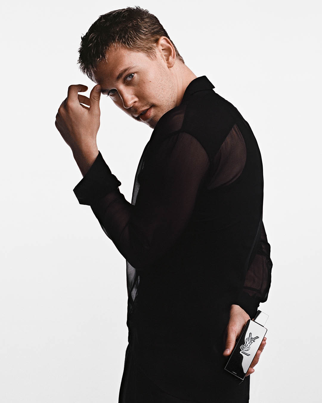 في مايسلف لابسولو، يعيد الثلاثي دانييلا أندرييه، كريستوف رينو، وأنطوان ميزونديو ابتكار مفهوم أبسولو بأسلوب مفاجئ وغير تقليدي