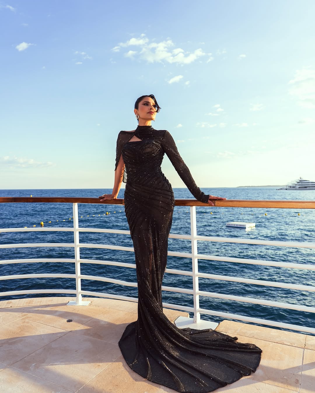 إلهام علي بفستان سهرة أسود بغاية التميّز