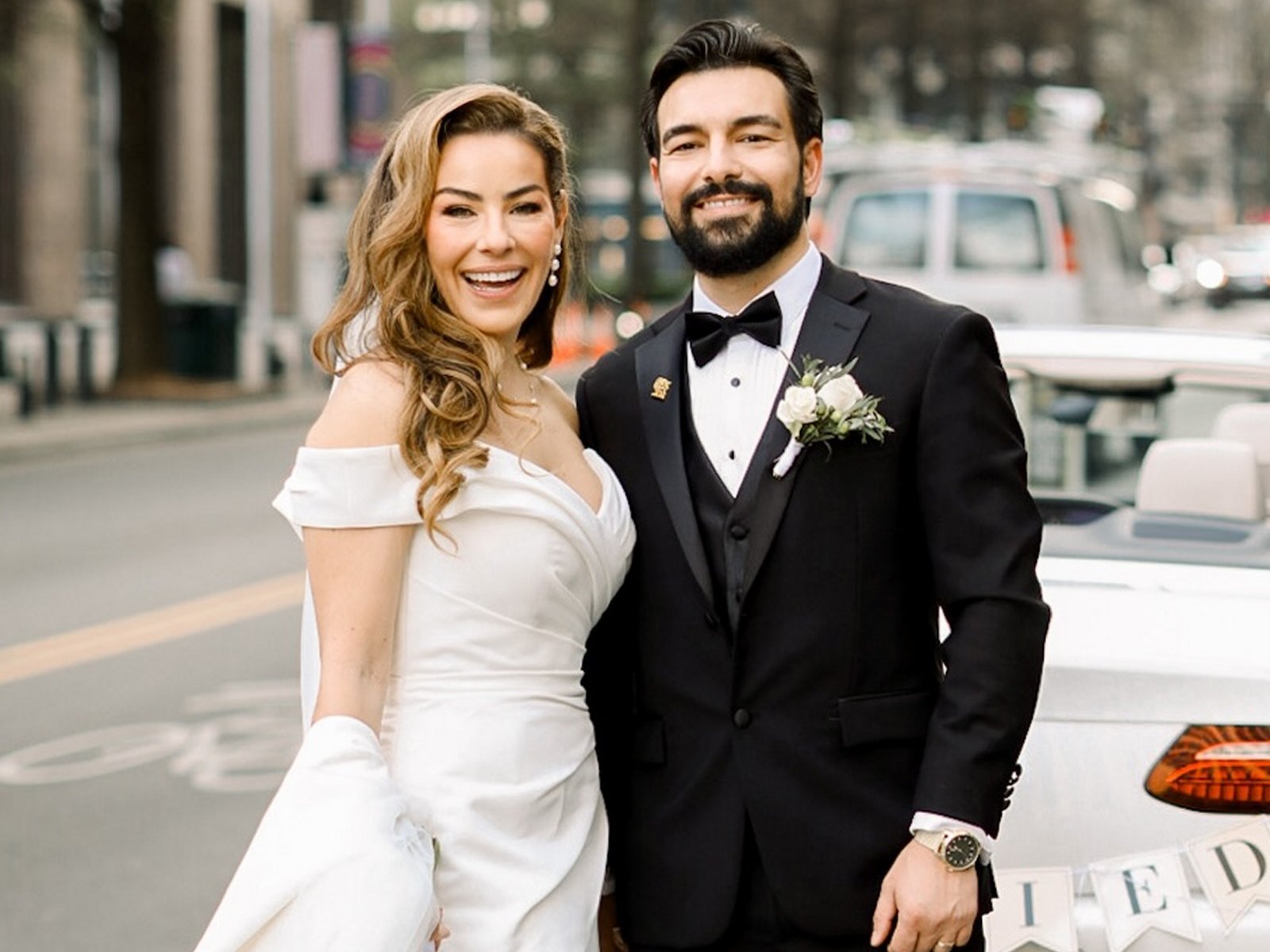 فيرونيكا رودريغيز Veronica Rodriguez وسيث داريوشفار Seth Daryoushfar