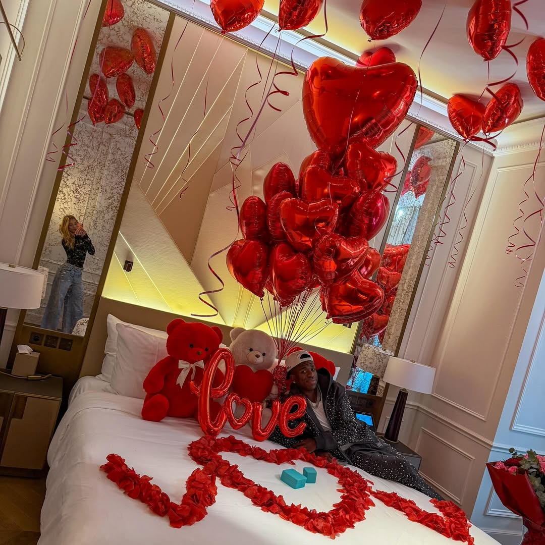 فينيسيوس جونيور نجم ريال مدريد يعلن خطوبته بطريقة رومانسية