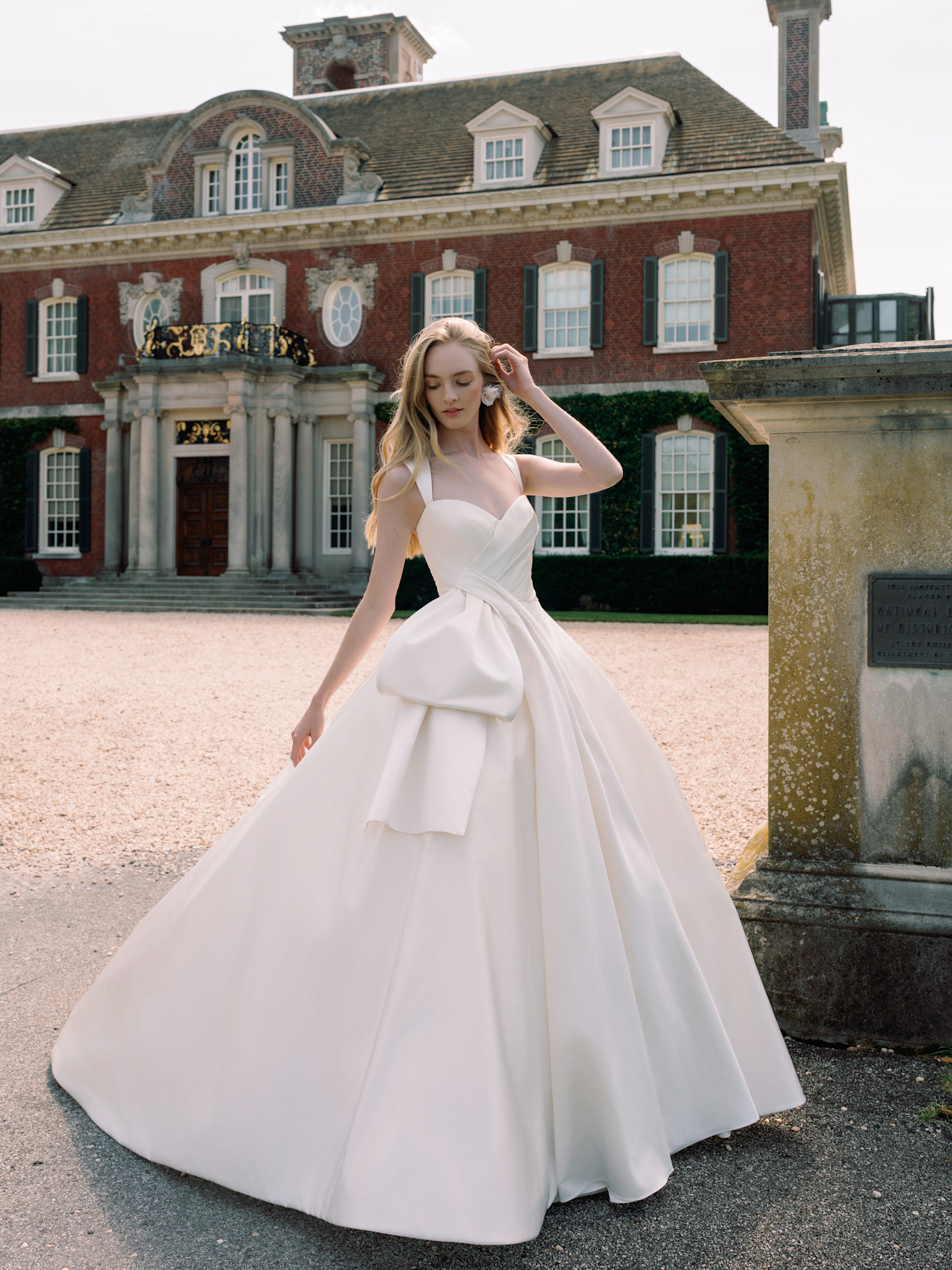 فيونكة الخصر في فستان زفاف ساريه نوري