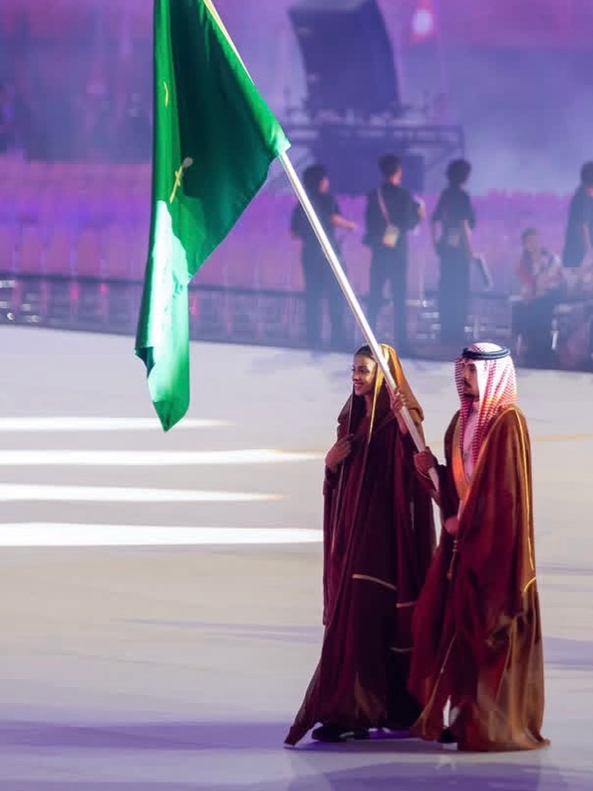 الملاكمة السعودية يارا العمري في طابور افتتاح دورة الألعاب الآسيوية