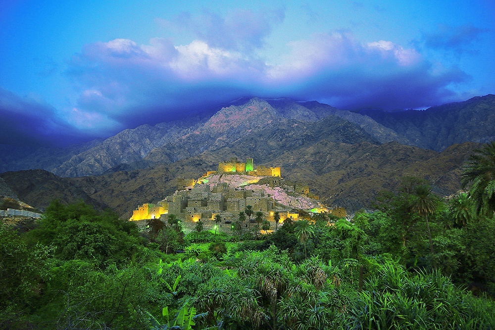 قرية ذي عين.. الشموخ والتاريخ في أحضان الجبال الساحرة