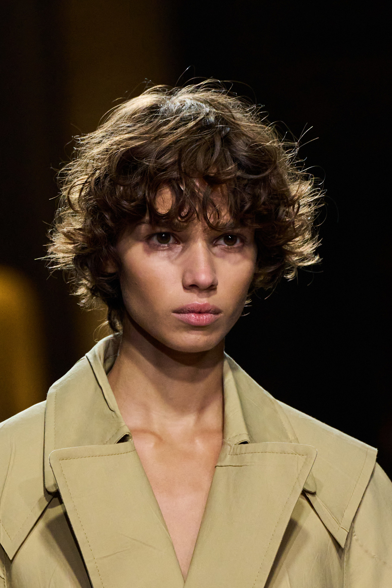 قصات شعر خفيف مع الطبقات Wavy Bob with Layers من دار Victoria Beckham