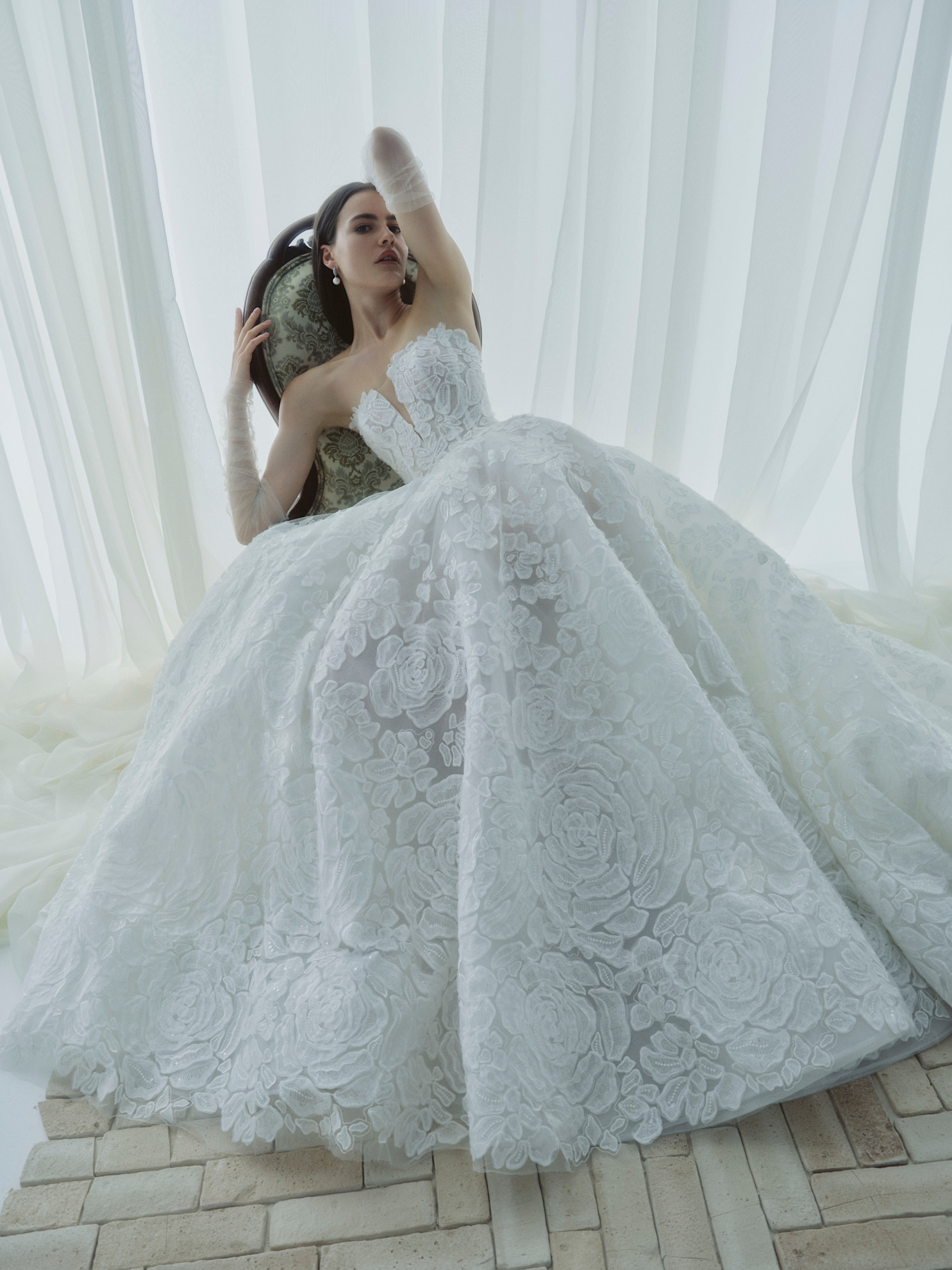 قصة الزفاف الامبراطورية من  Rivini