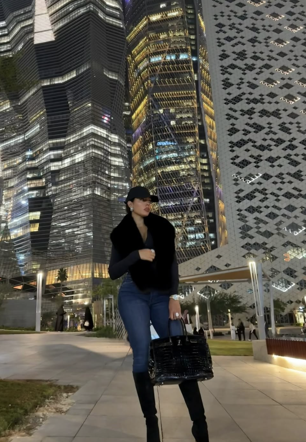 قصة الSkinny Jeans على جورجينا رودريغيز