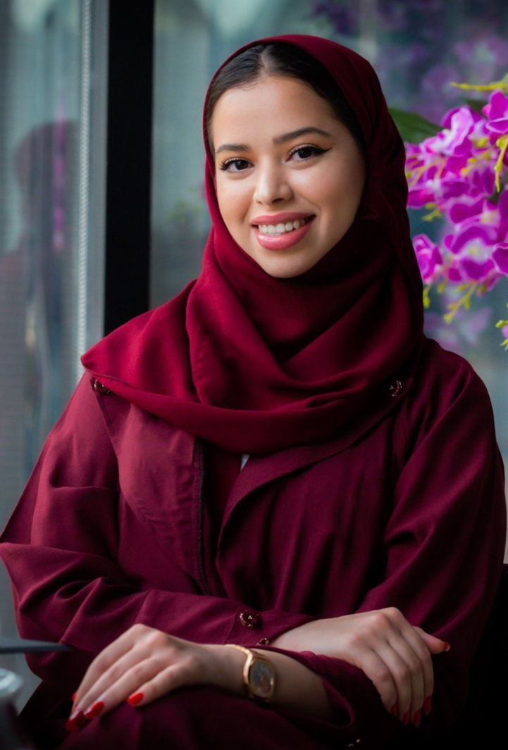 قصة نجاح نورة المحمود بدمج التقنية والذكاء الاصطناعي في تصنيع الأزياء - الصورة الرئيسية