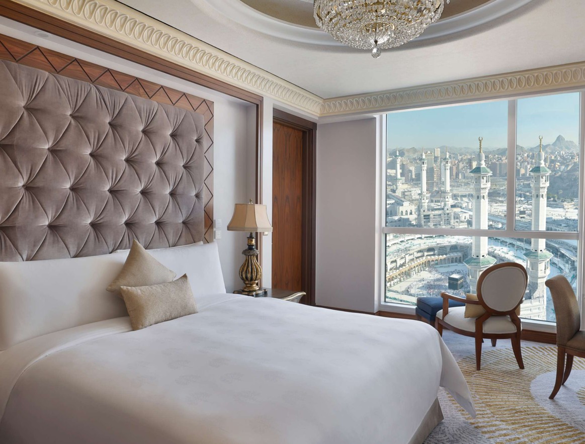 قصر مكة رافلز… حين تتحول الإقامة إلى ملاذ روحاني خاص