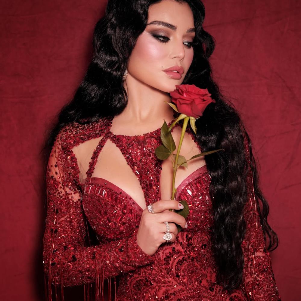 قطع مجوهرات هيفاء وهبي جعلتها تتصدر الترند في عيد الحب