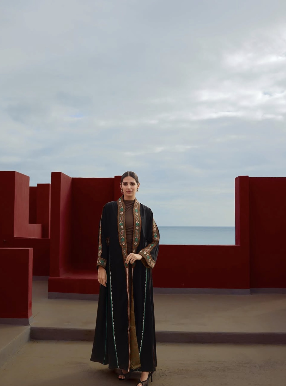 قطعة بالمخمل والتطريز من نهاد باخريبة