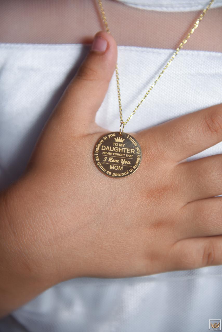 قطعة مجوهرات مصممة خصيصا بالأسماء