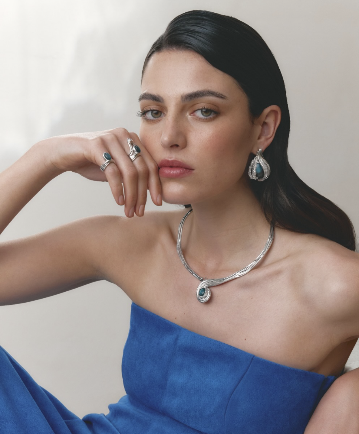 قطغة Interchangeable Loop Hoop من تصاميم العلامة المصرية Jude Benhalim
