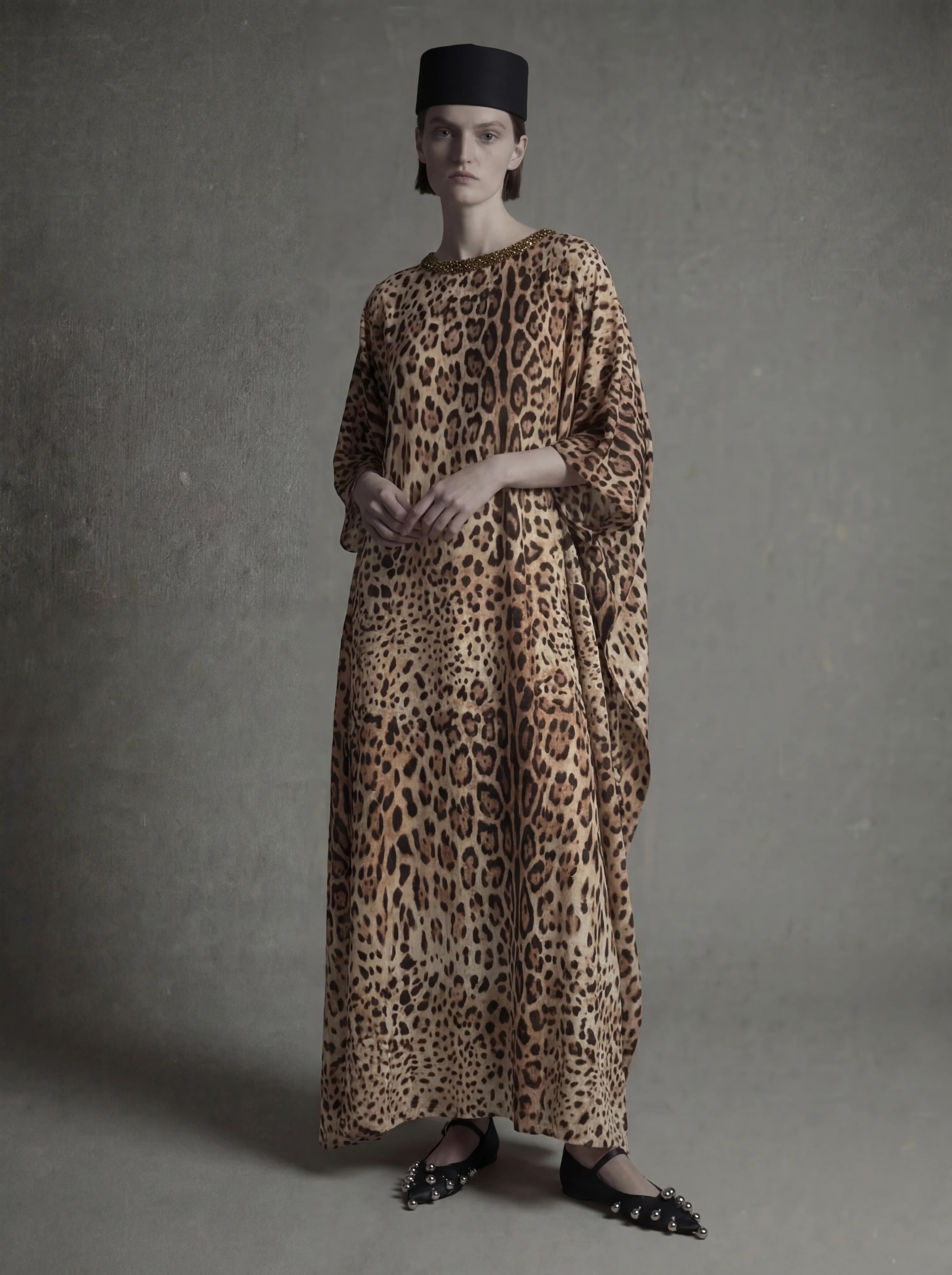 قفطان عصري بطبعة النمر الأنيقة من تصميم Atelier Hekayat