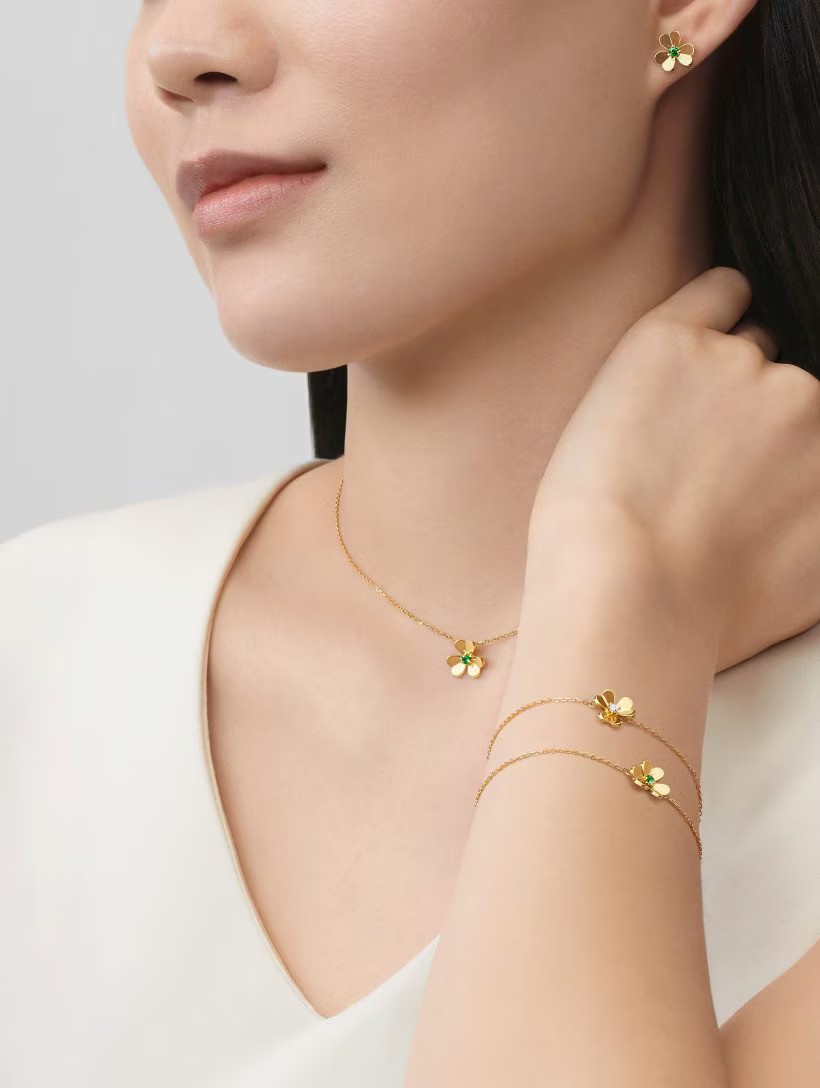 قلادة  Frivole من Van Cleef & Arpels