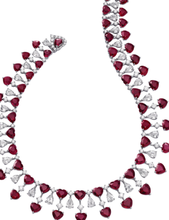 قلادة أمينة خليل من دار شوبارد Chopard المرصّعة بالألماس والياقوت الأحمر