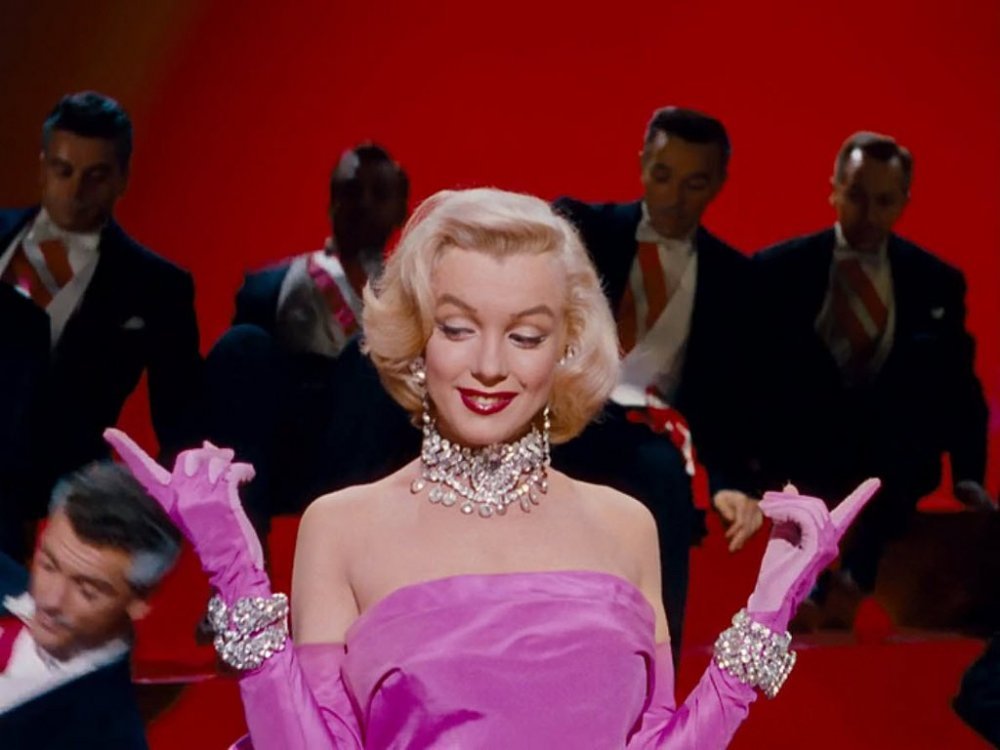 قلادة الألماس في فيلم  Gentlemen Prefer Blondes