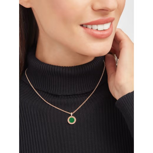 قلادة باليشم الأخضر من  BVLGARI