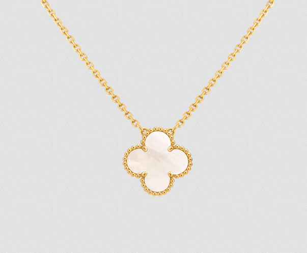 قلادة بحبيبات اللؤلؤ من  Van Cleef & Arpels