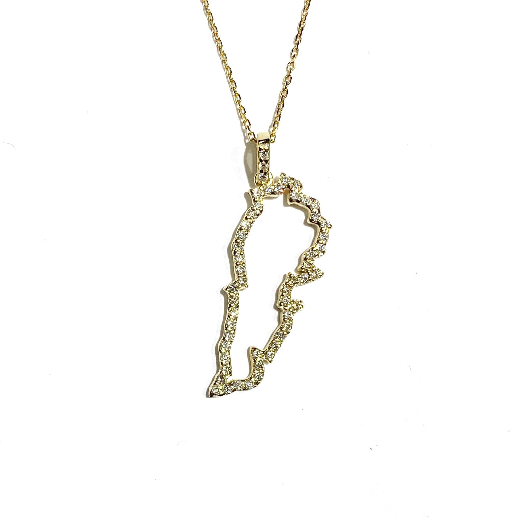 قلادة ذهب بتصميم خريطة لبنان من دار GEORGE THE JEWELER