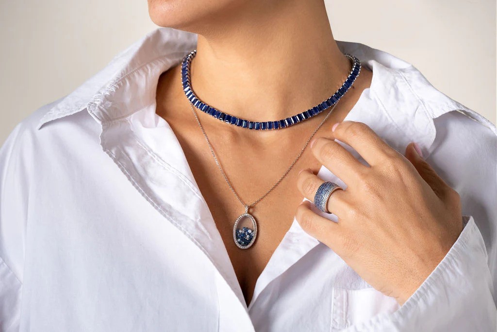 قلادة شاكر بالياقوت الأزرق من  Arkay