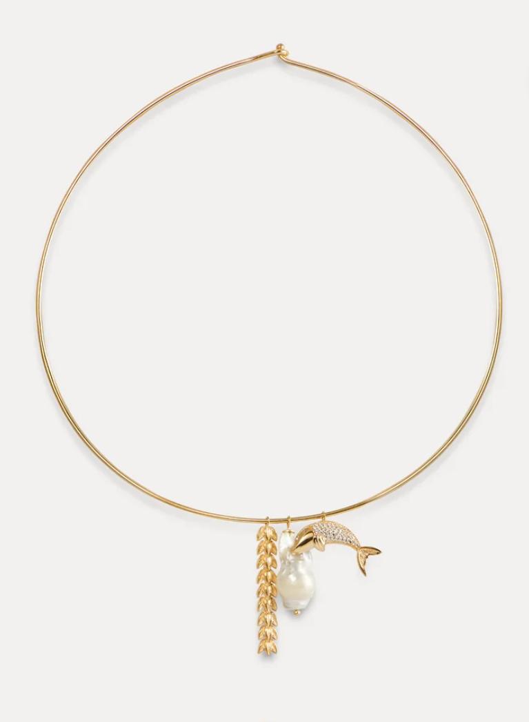 قلادة شوكر FISH PEARL SEAWEED CHARM VERMEIL من APPLES & FIGS
