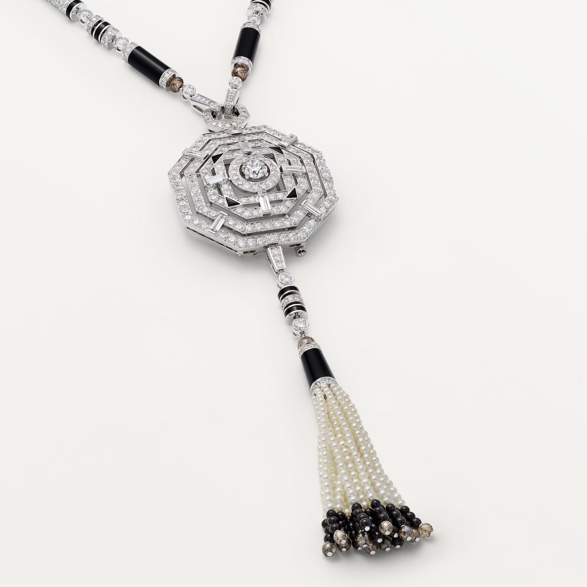 قلادة لؤلؤ فاخرة من Cartier