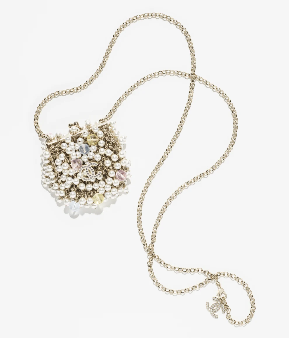 قلادة لؤلؤ من CHANEL