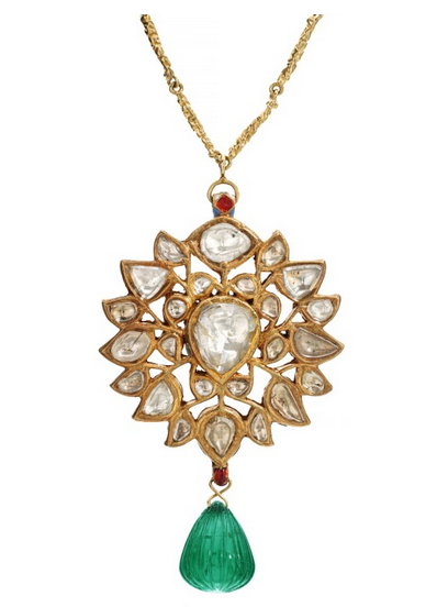 قلادة مع حجر الزمرد من Sothebys
