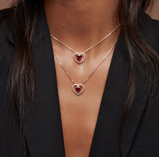 قلادة Ceylon Ratnapura من  Noora Shawqi