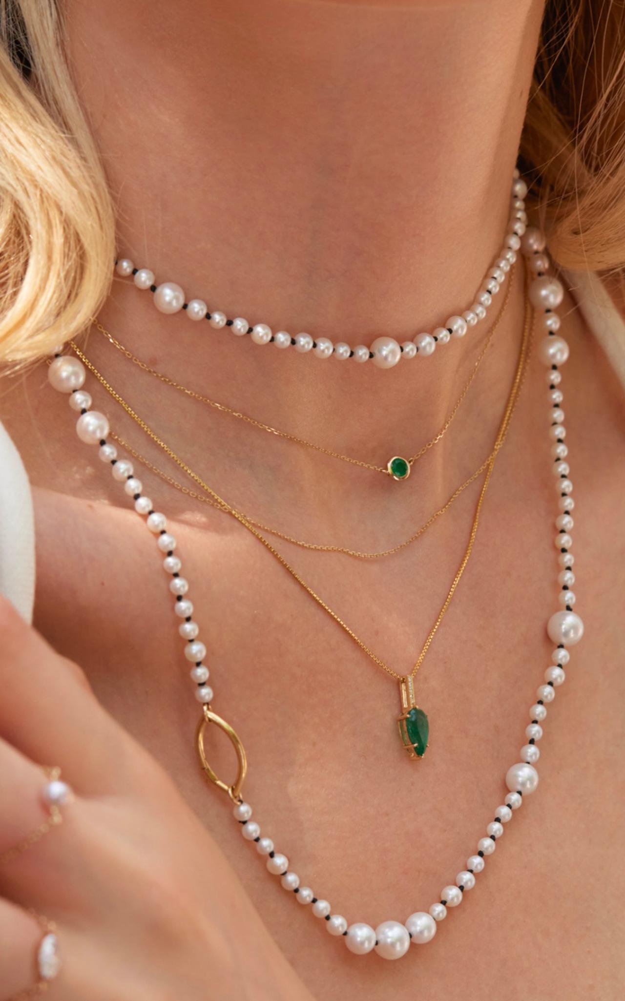 قلادة Emerald Petite Button من Yi Collection