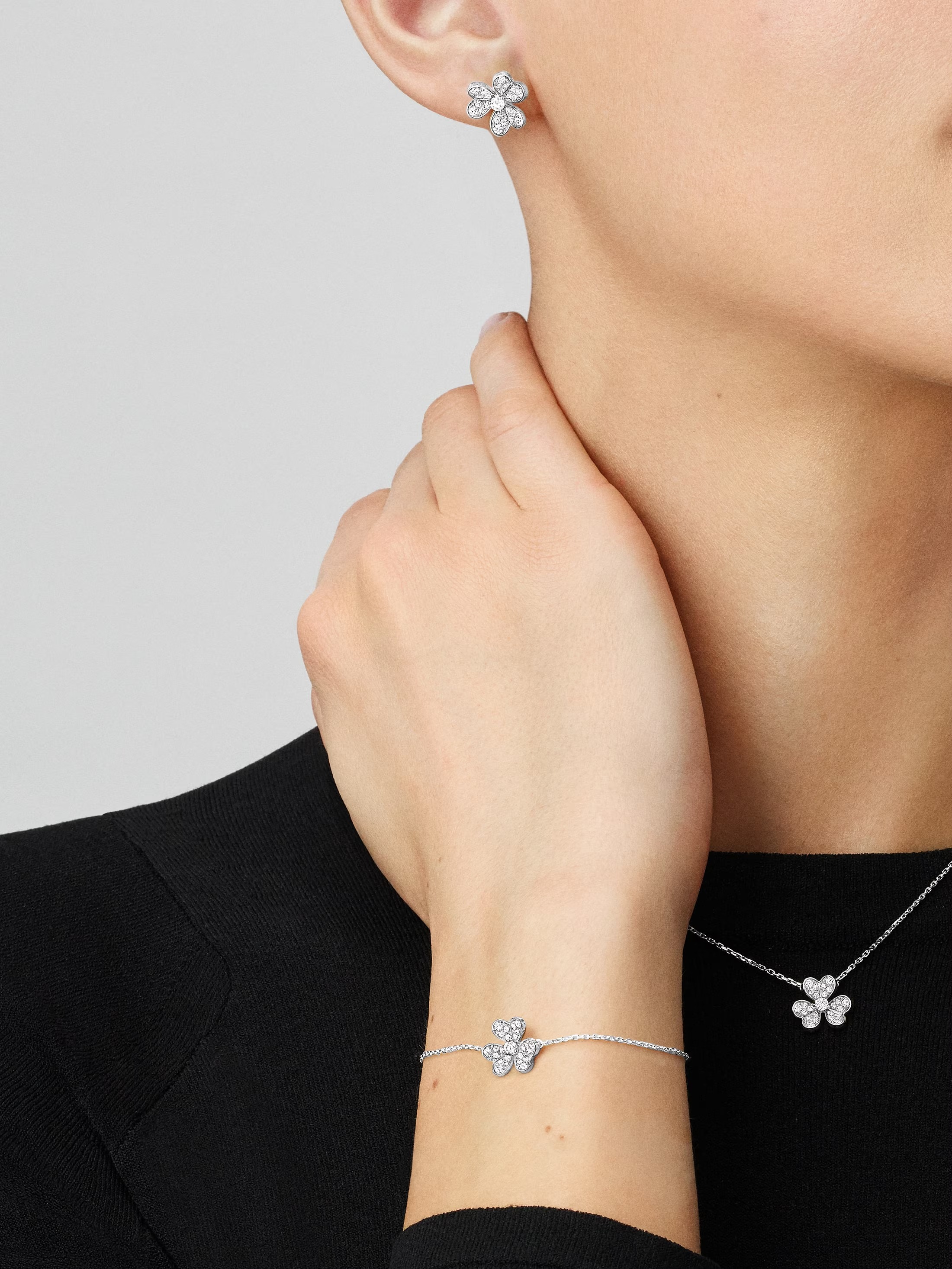 قلادة Frivole من Van Cleef & Arpels