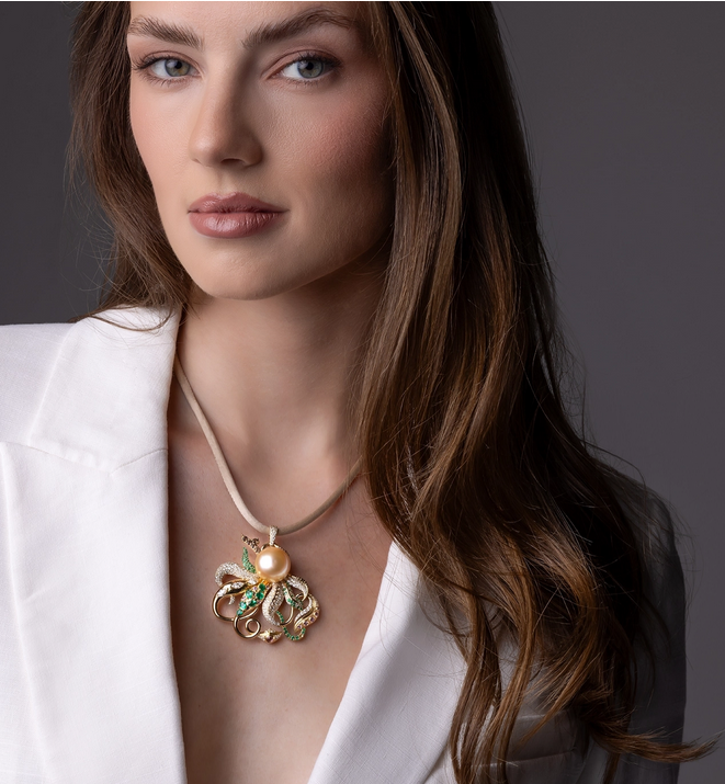 قلادة Guardian of the Seas من Mariyeh Ghelichkhani