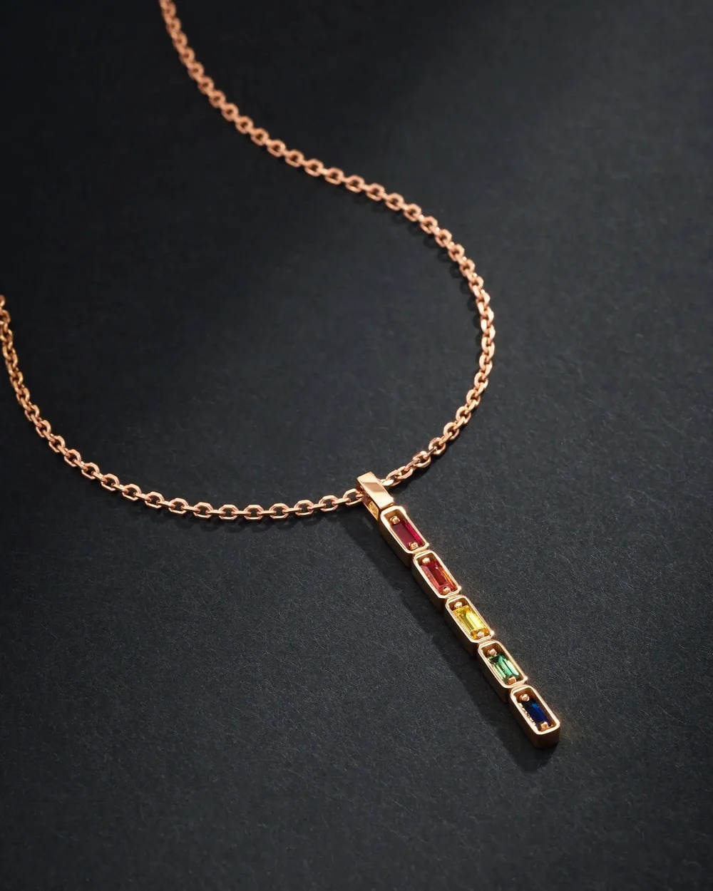 قلادة Inlay Rainbow Sapphire Medium Totem من Suzanne Kalan