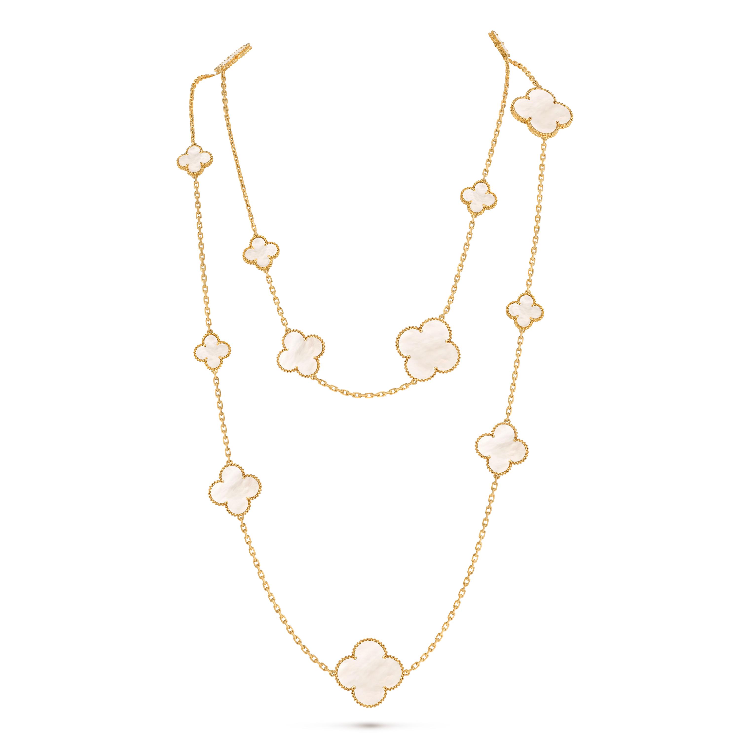 قلادة Magic Alhambra الطويلة من Van Cleef & Arpels