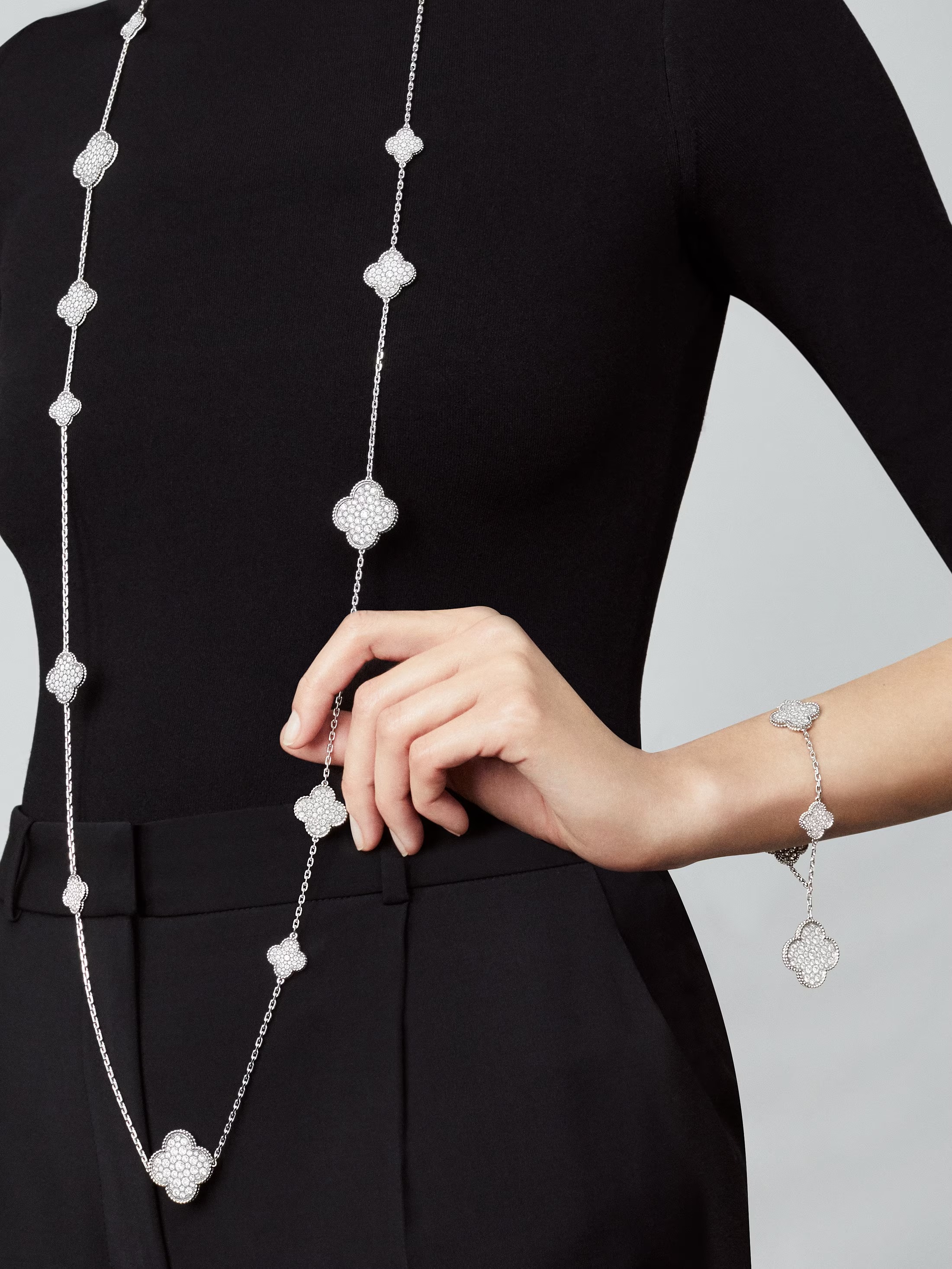 قلادة Magic Alhambra من Van Cleef & Arpels