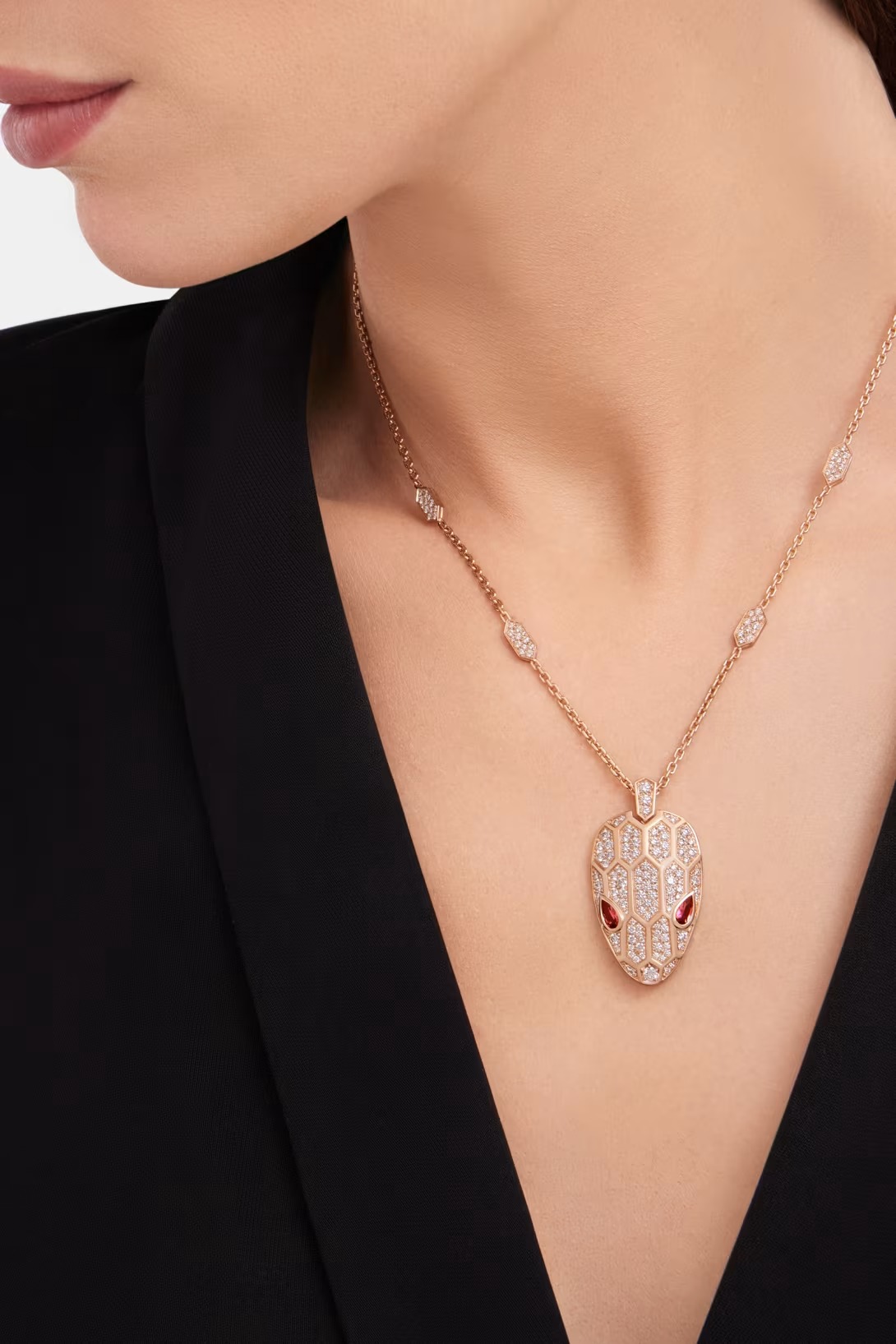 قلادة Serpenti Seduttoriمن Bvlgari