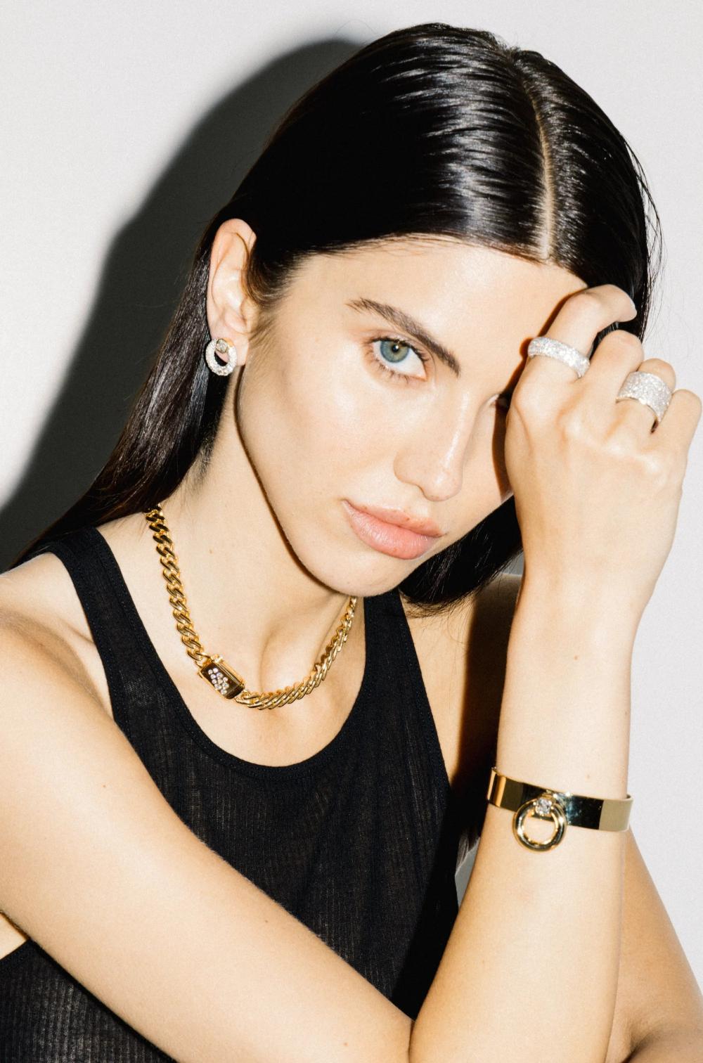 قلادة Uniform Object Curb